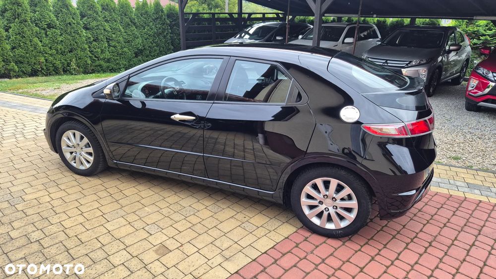 Honda Civic 1.4 i-VTEC Comfort Black Edition - 11