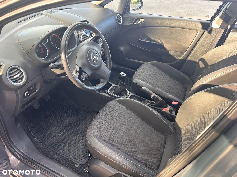 Opel Corsa 1.4 16V Cosmo - 24