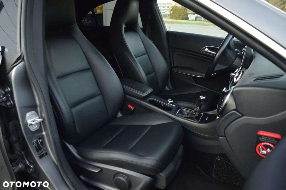 Mercedes-Benz CLA 200 Urban - 19