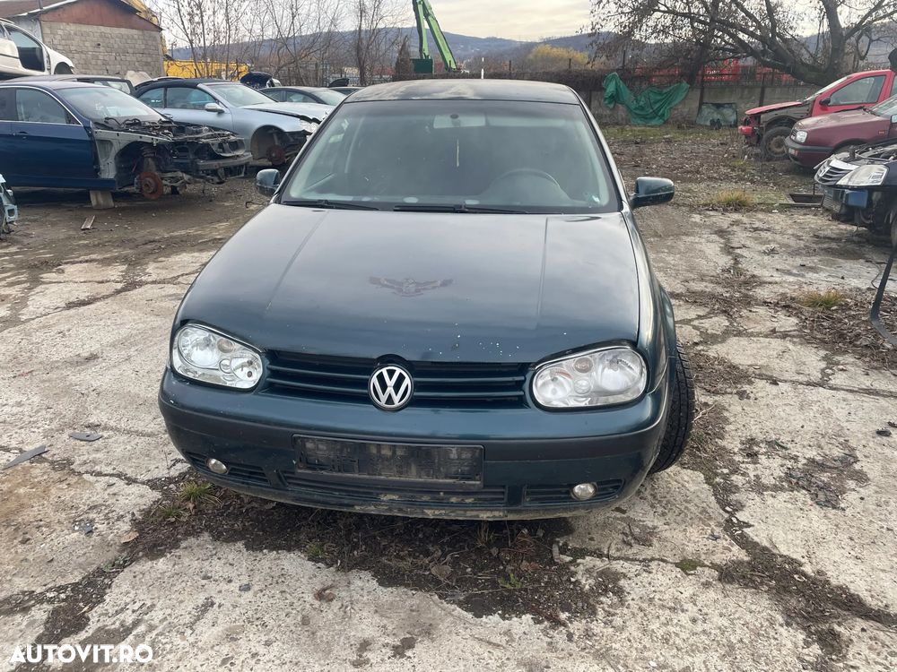 Dezmembrez Volkswagen Golf 4 1.6 16V AZD 77kW 105Hp Verde an 2001 - 2