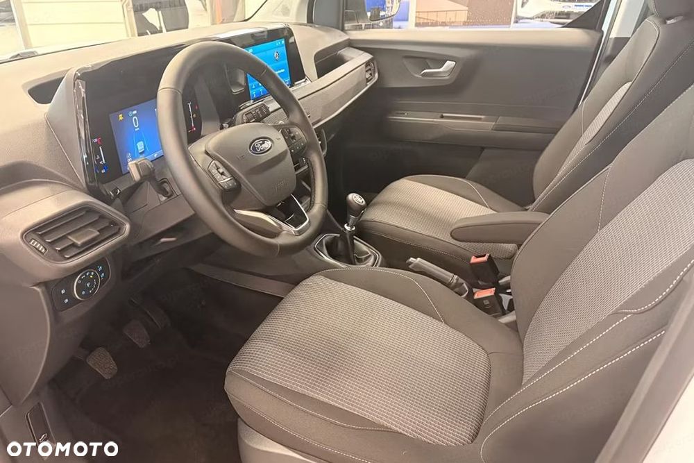 Ford Transit Courier - 11