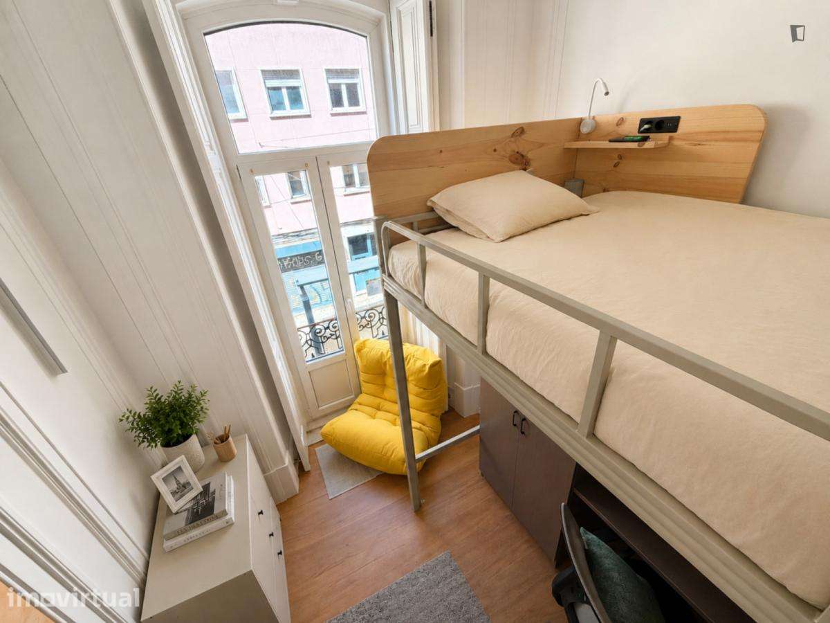Quarto - localizado em Intendente Lisbon - Grande imagem: 5/16
