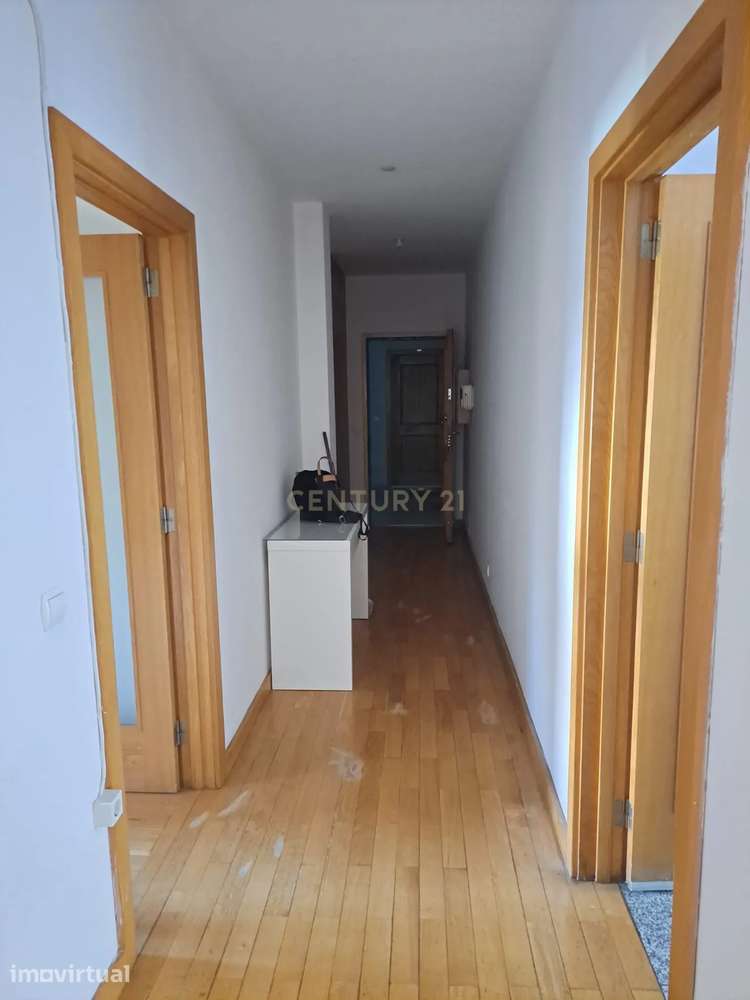 T2 com 121 m² | Suíte | Garagem | Junto à Casa da Música - Grande imagem: 3/18