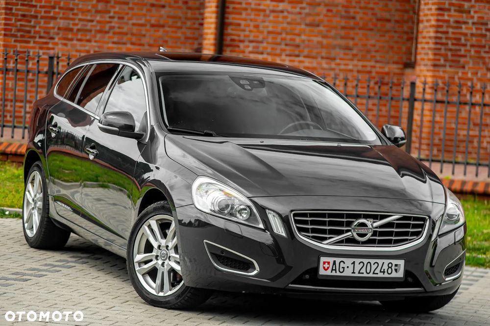 Volvo V60 D5 Geartronic Momentum - 12