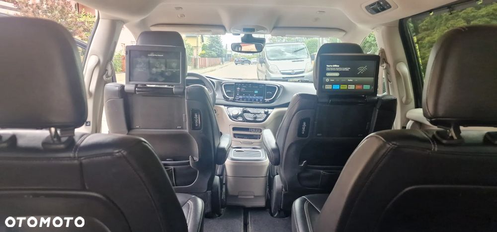 Chrysler Pacifica - 10