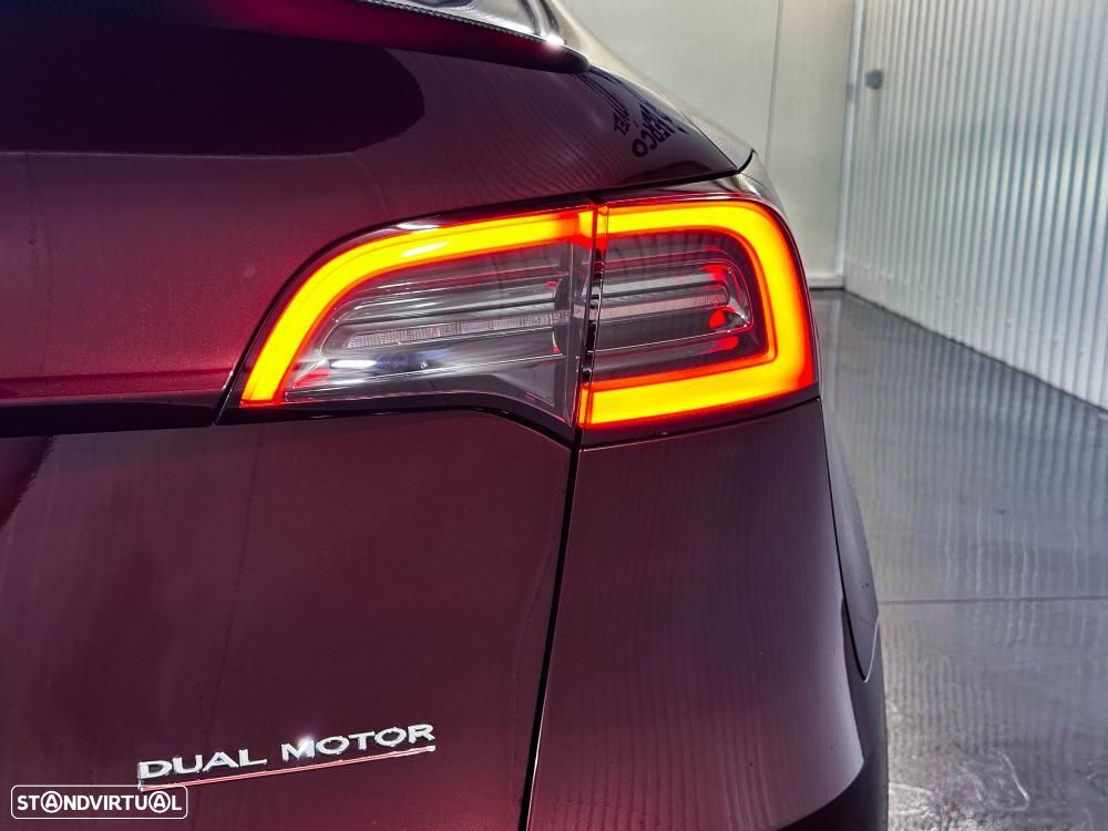 Tesla Model Y Performance Dual Motor AWD - 32