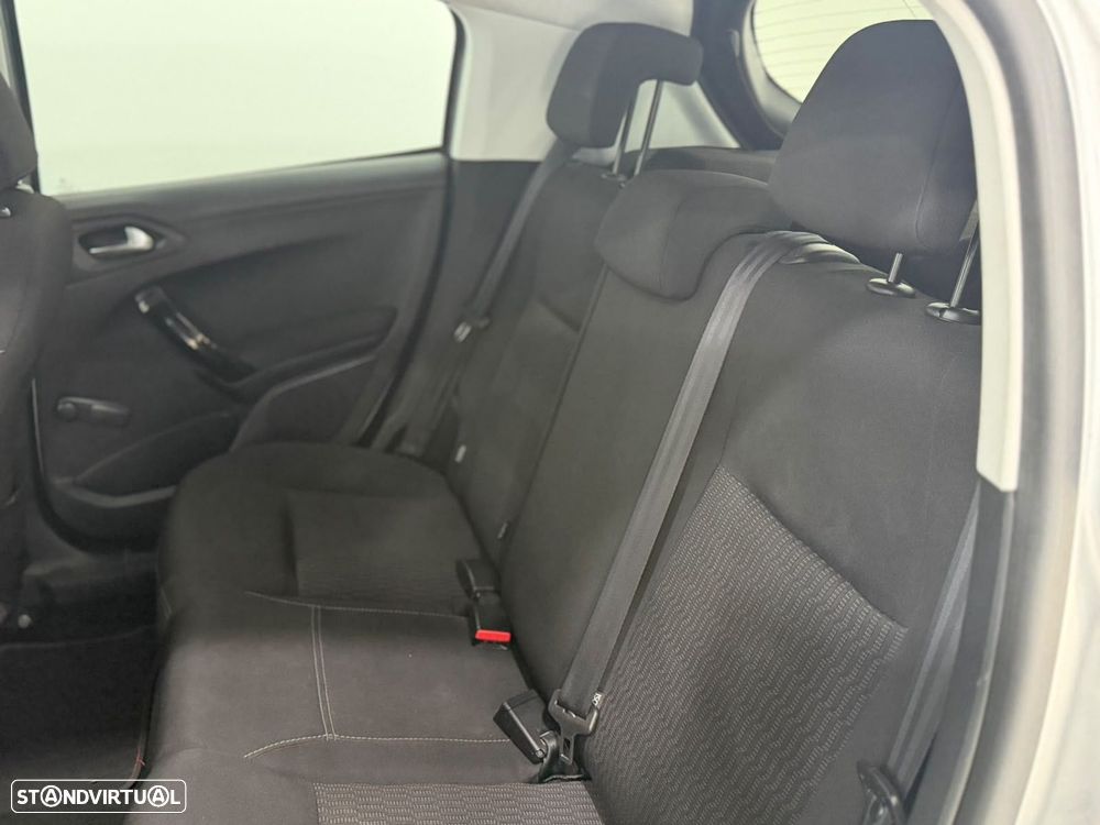 Peugeot 208 2014 photo 5