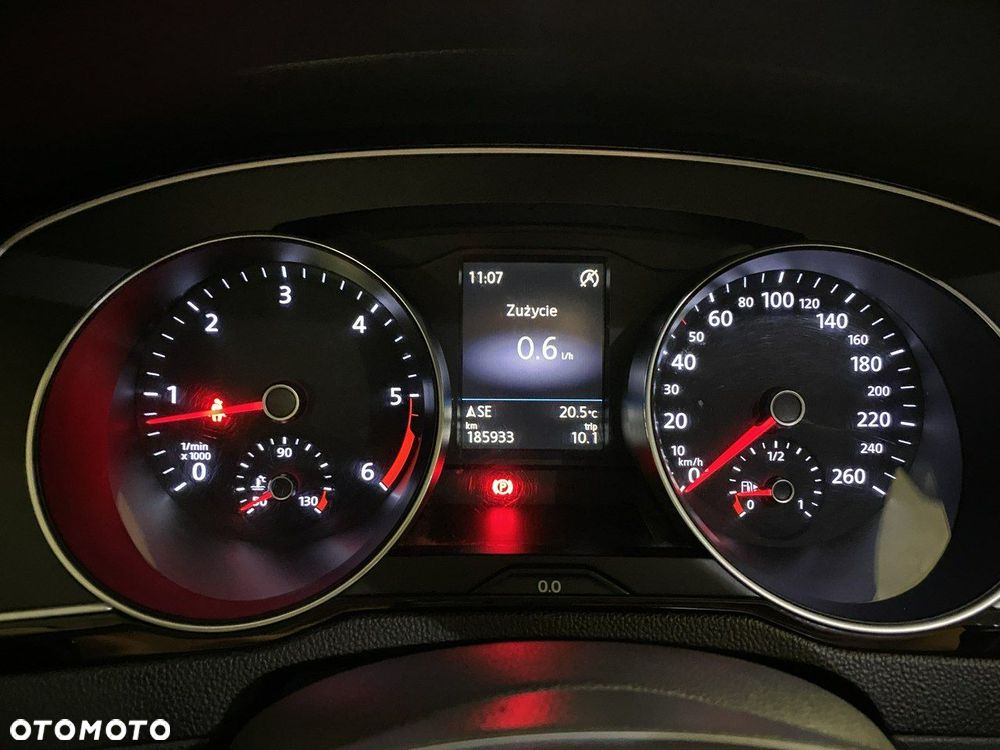 Volkswagen Passat - 20