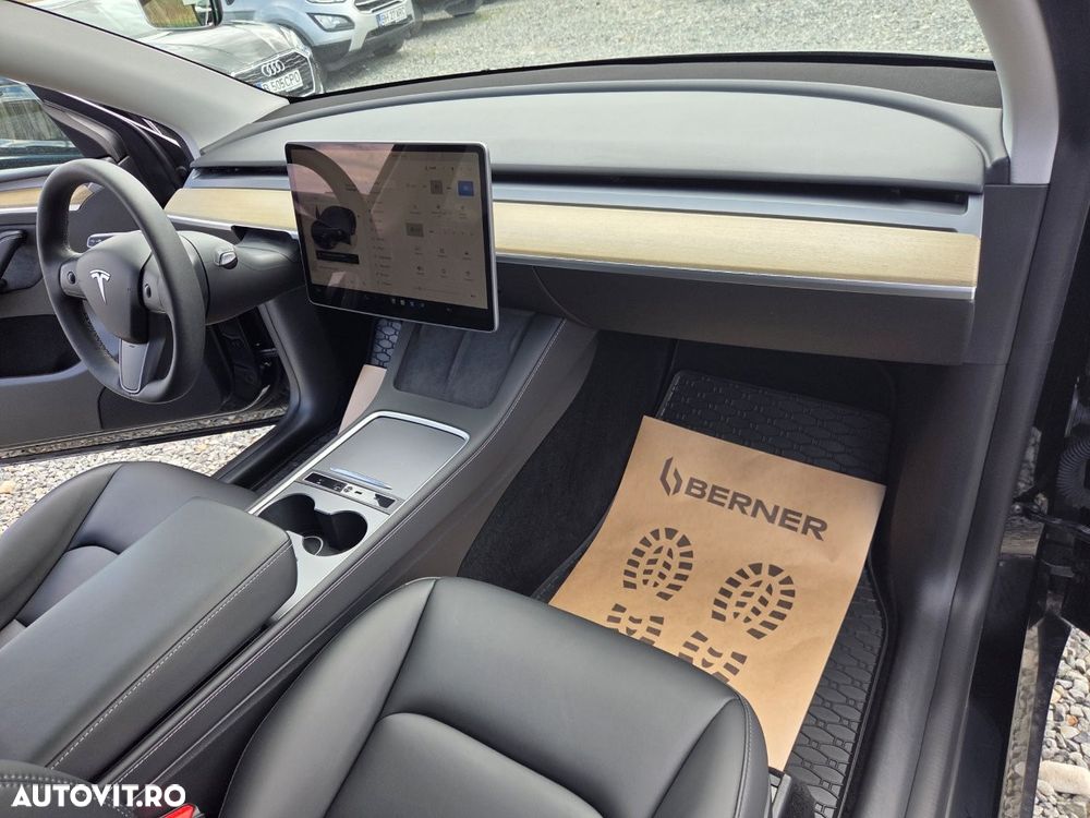 Tesla Model Y RWD - 9