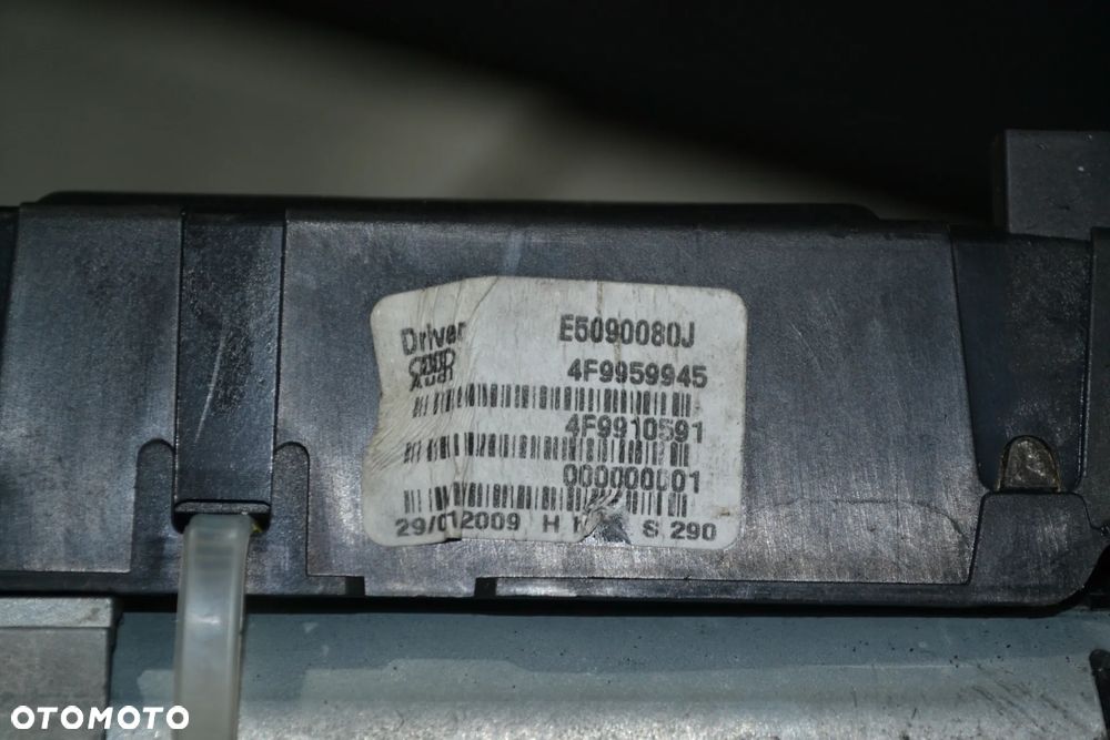 AUDI A4 B8 A6 C6 KOMBI SIŁOWNIK ELEKTRYCZNEJ KLAPY BAGAŻNIKA LEWY 8K9827851 4F9959945 - 4