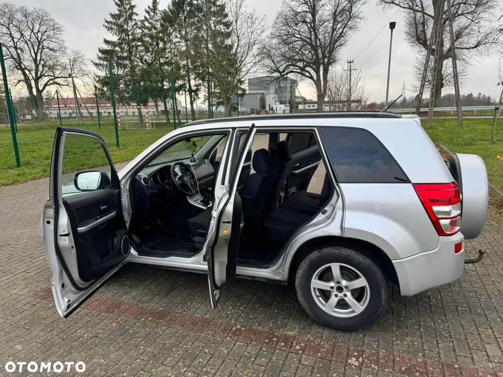 Suzuki Grand Vitara 2.0 - 16