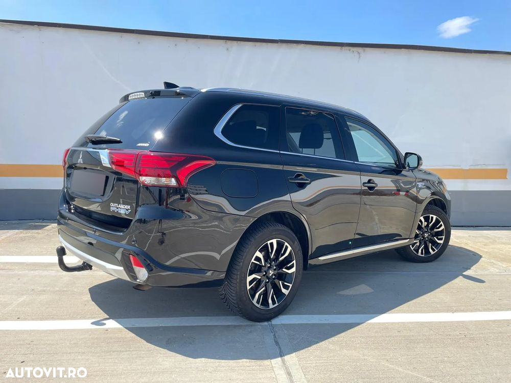 Mitsubishi Outlander 2.0 4WD Plug-In Hybrid Top - 5