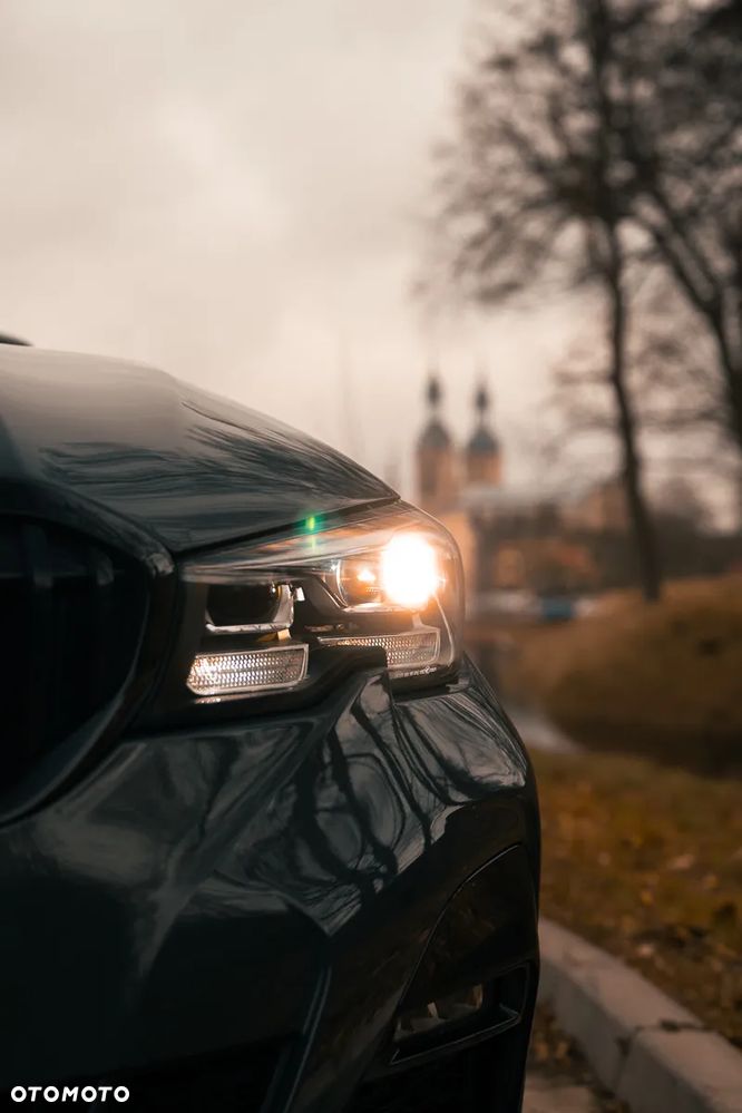 BMW Seria 3 330e M Sport - 11