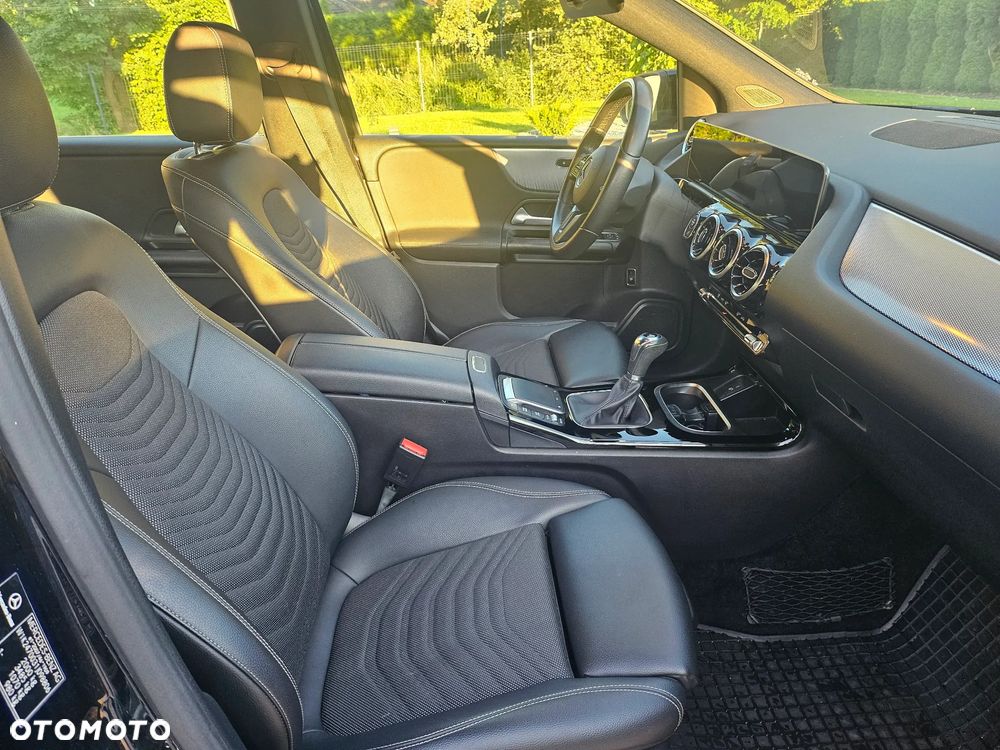 Mercedes-Benz Klasa B 180 d AMG Line - 14