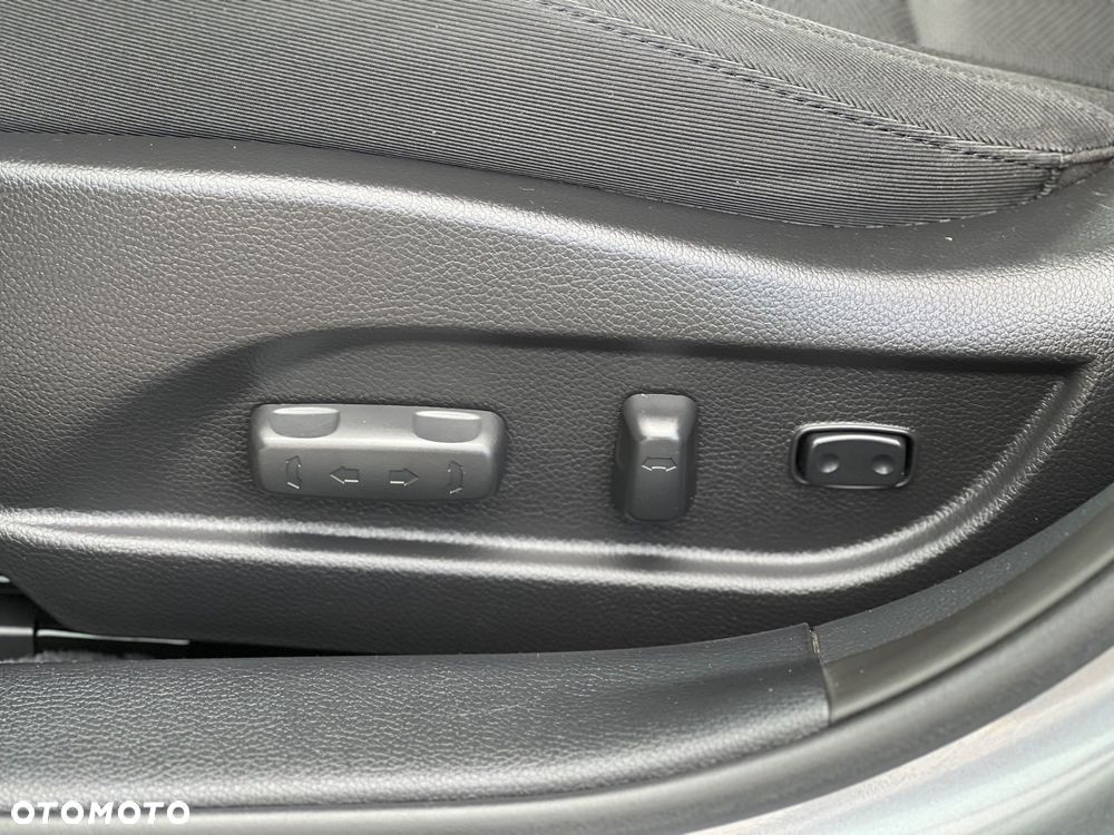 Hyundai i40 Kombi blue 1.7 CRDi Premium - 17