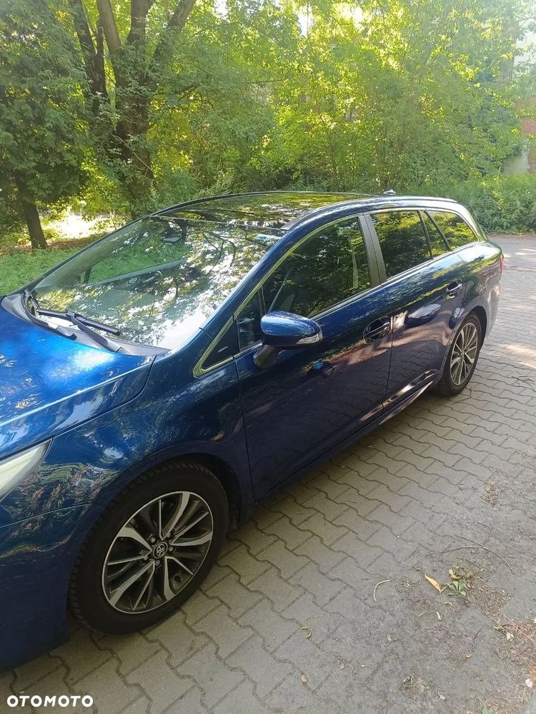 Toyota Avensis 2.0 D-4D Selection - 11