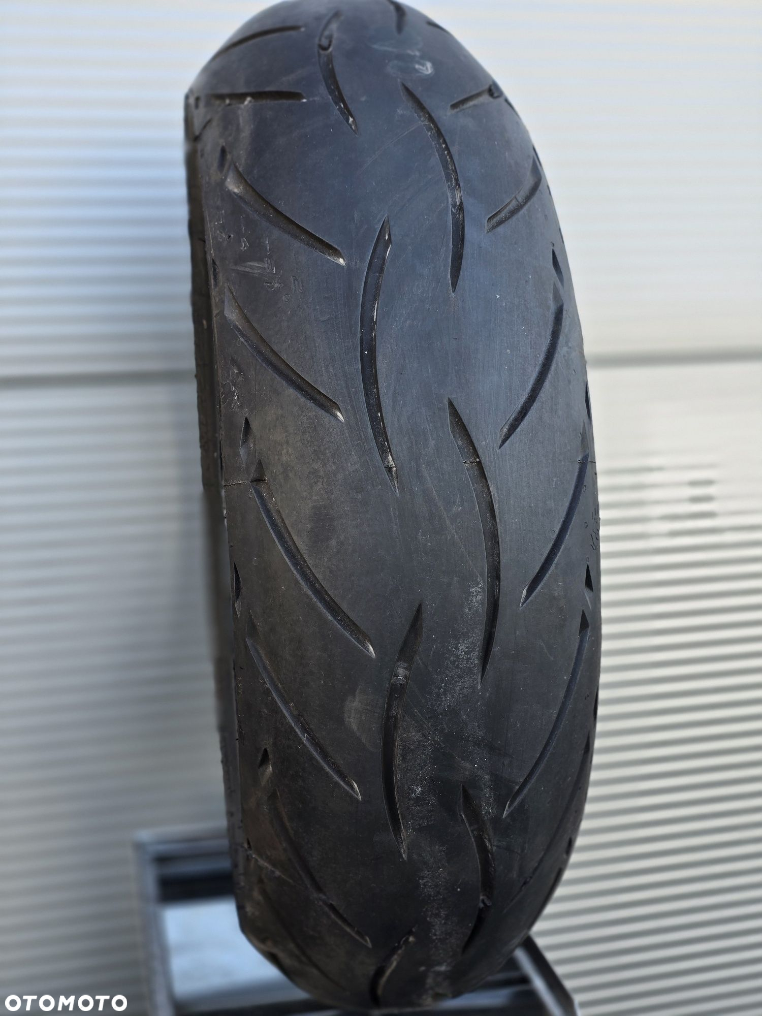 Opona Metzeler Sportec M5 180/55/17 bieżnik 5mm - 3