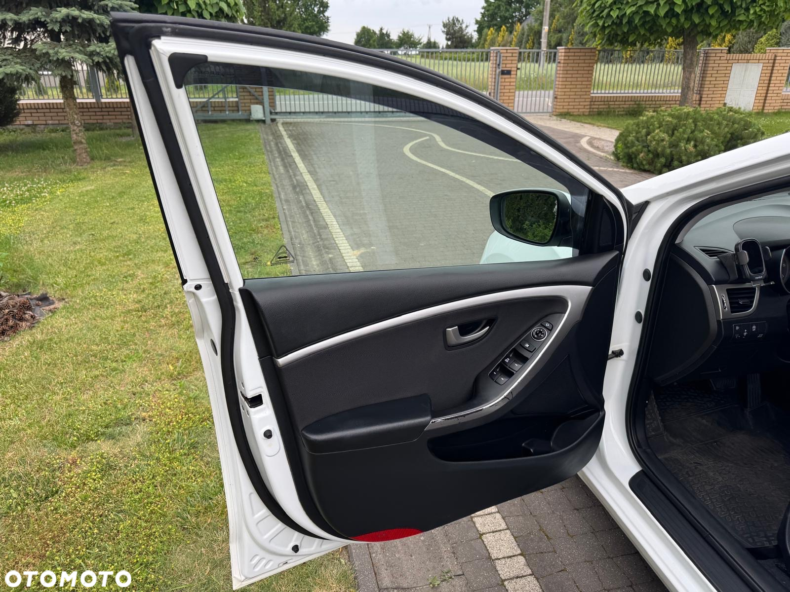 Hyundai i30 1.6 CRDI Automatik Style - 4