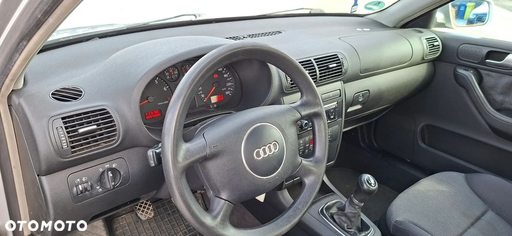 Audi A3 Sportback 1.6 Ambition - 24