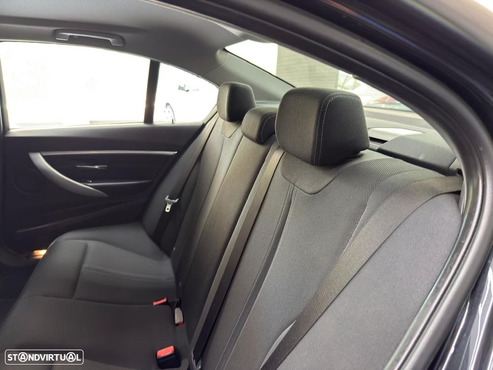 BMW 318 d Line Sport Auto - 34