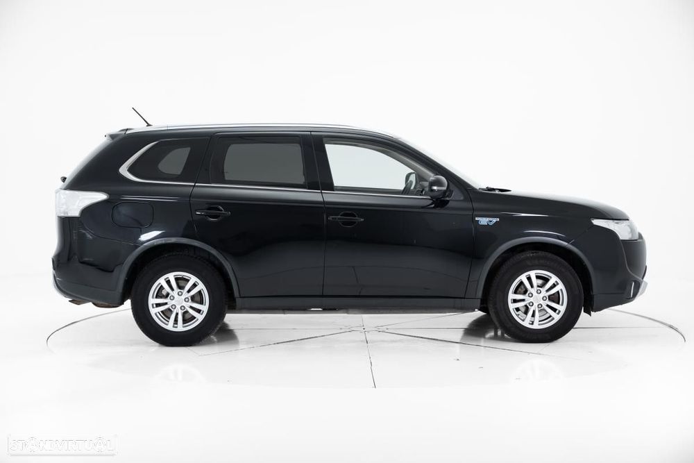 Mitsubishi Outlander - 3