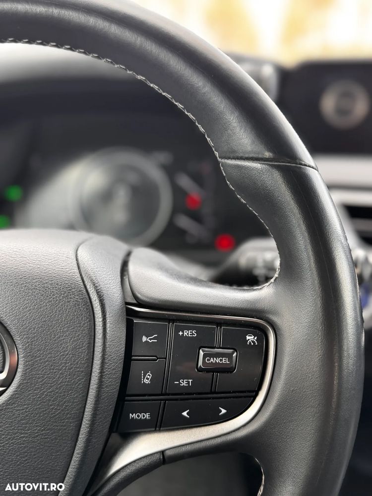 Lexus UX - 24