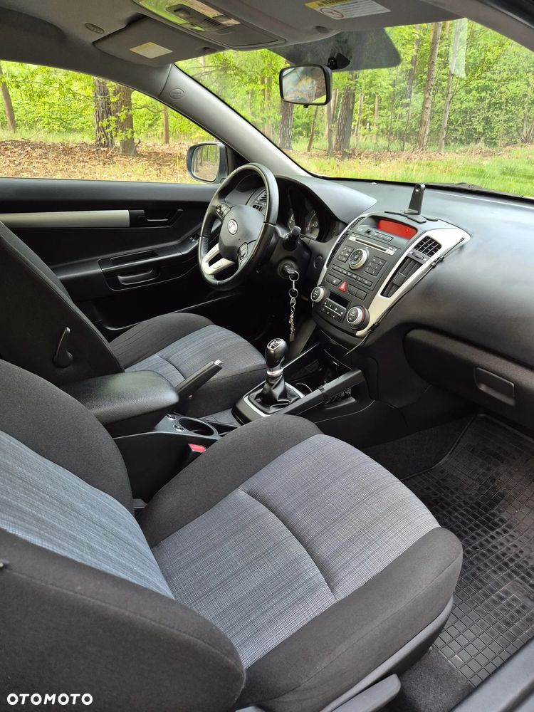 Kia Ceed - 12