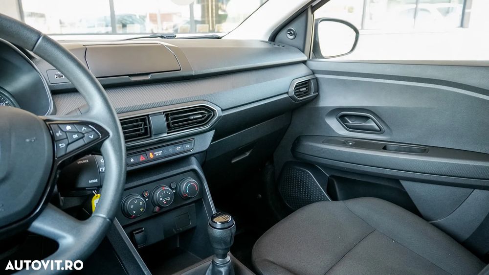 Dacia Logan TCe 90 Essential - 13
