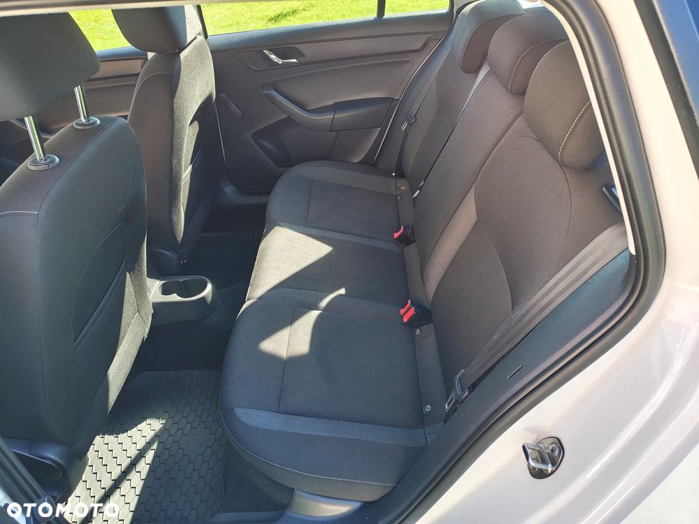 Skoda RAPID - 12