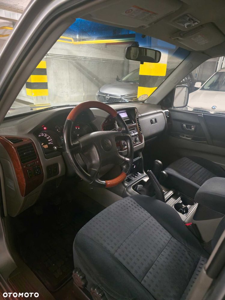 Mitsubishi Pajero - 6