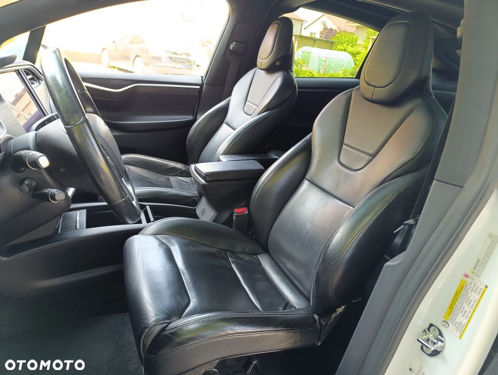 Tesla Model X - 7