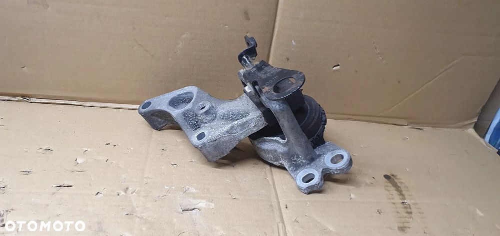 Łapa silnika poduszka Opel Vivaro B Trafic III 1.6 DCI 112101360R - 3