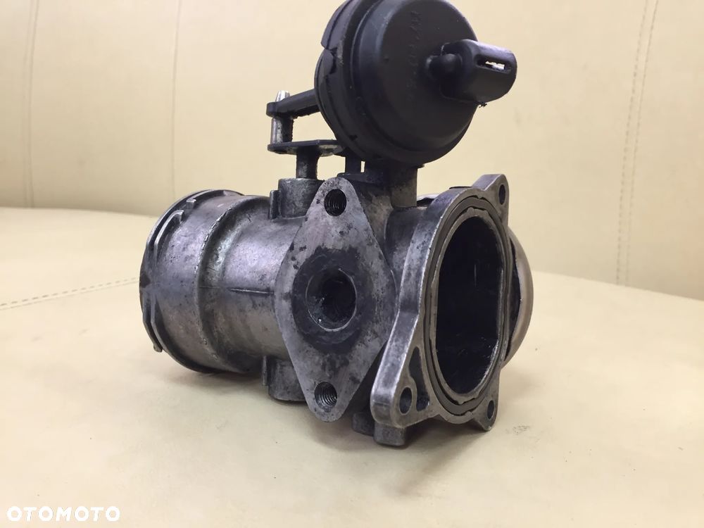 ZAWÓR EGR VW PASSAT B5 FL AUDI A4 B6 A6 C5 1.9TDI  038131501J 038129637A - 6