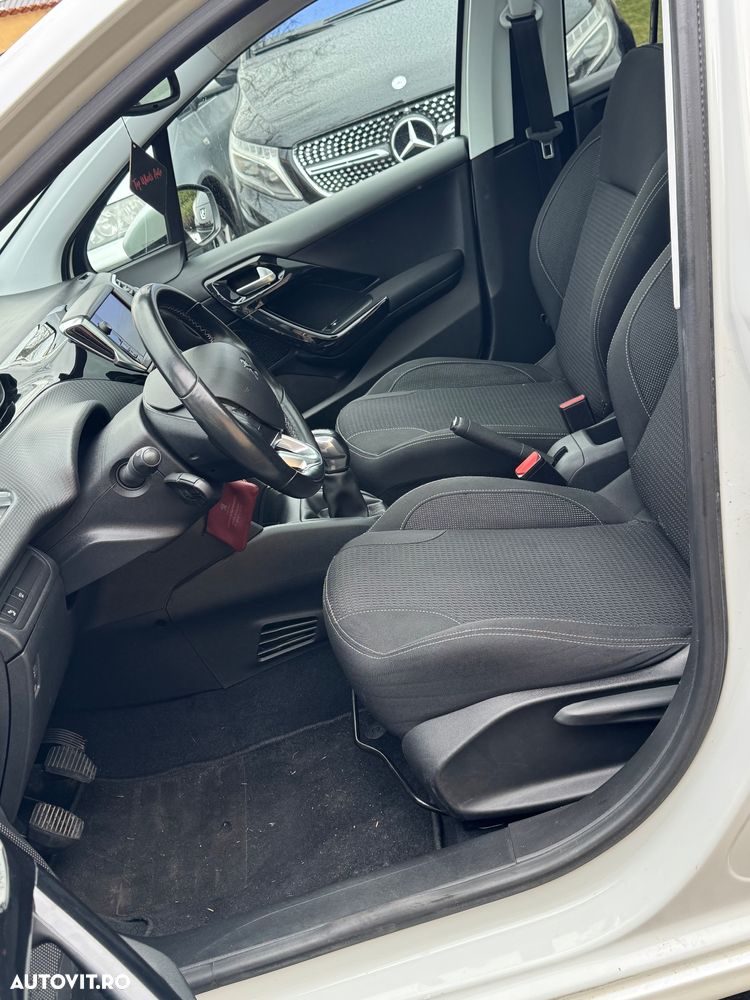 Peugeot 208 PureTech 82 Start & Stop Allure - 9