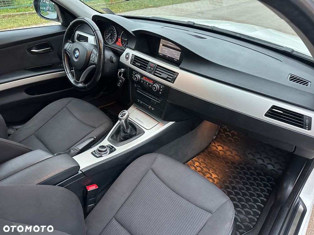 BMW Seria 3 320d - 24