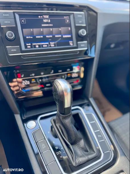 Volkswagen Passat 2.0 TDI DSG Comfortline - 8
