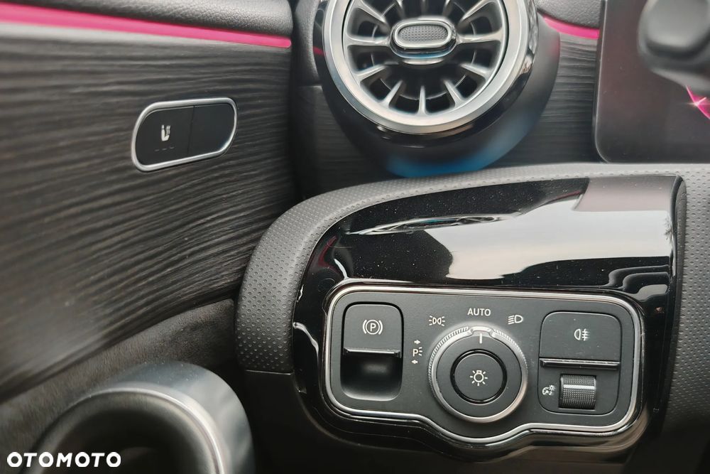 Mercedes-Benz Klasa A 220 4-Matic 7G-DCT - 17