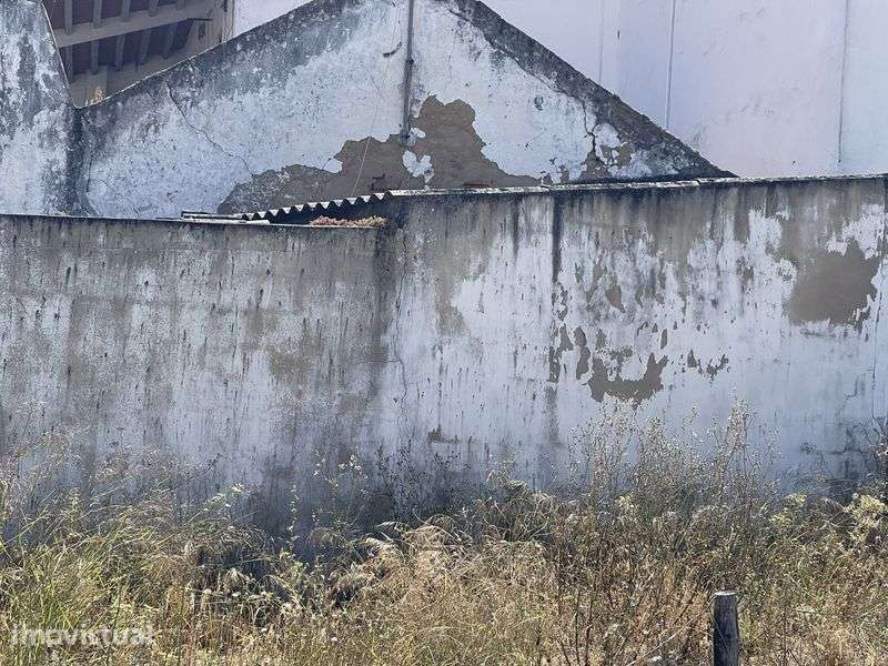 Casa em ruinas no centro da vila - Grande imagem: 3/4