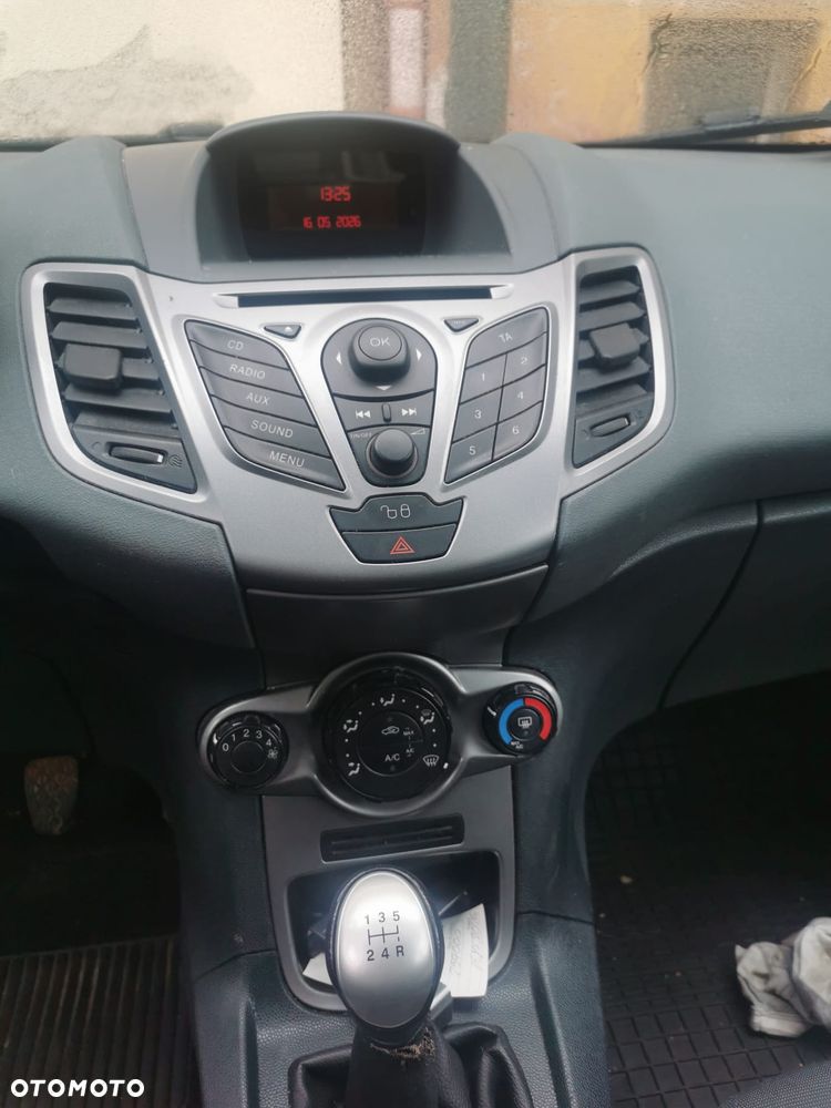 Ford Fiesta 1.4 Trend - 12
