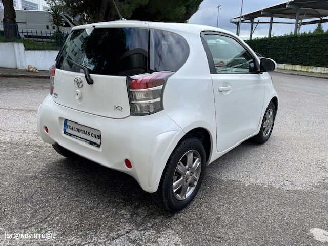 Toyota iQ 1.0 + - 8