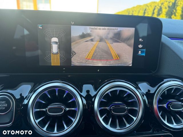 Mercedes-Benz GLA - 16