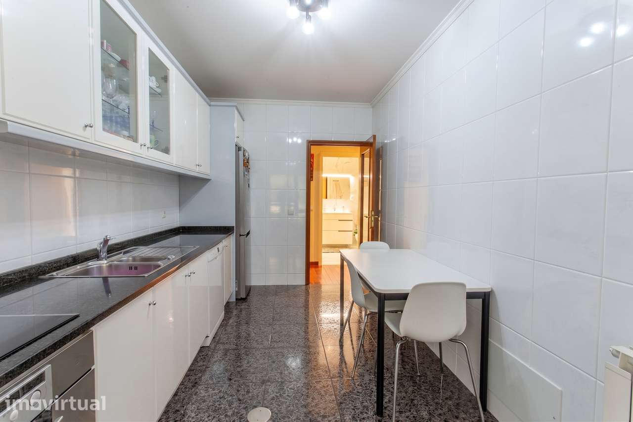 O Apartamento T1+1 Coimbrões, com garagem Box - Grande imagem: 2/30