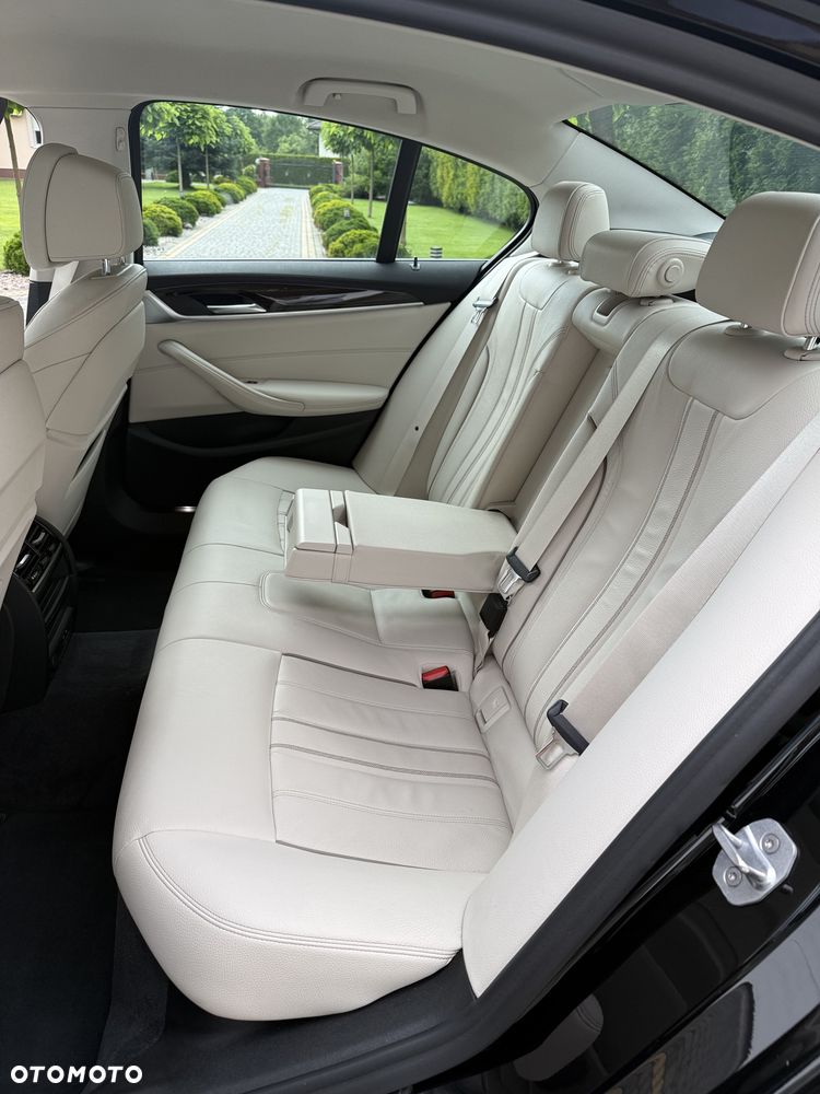 BMW Seria 5 520i Luxury Line - 12