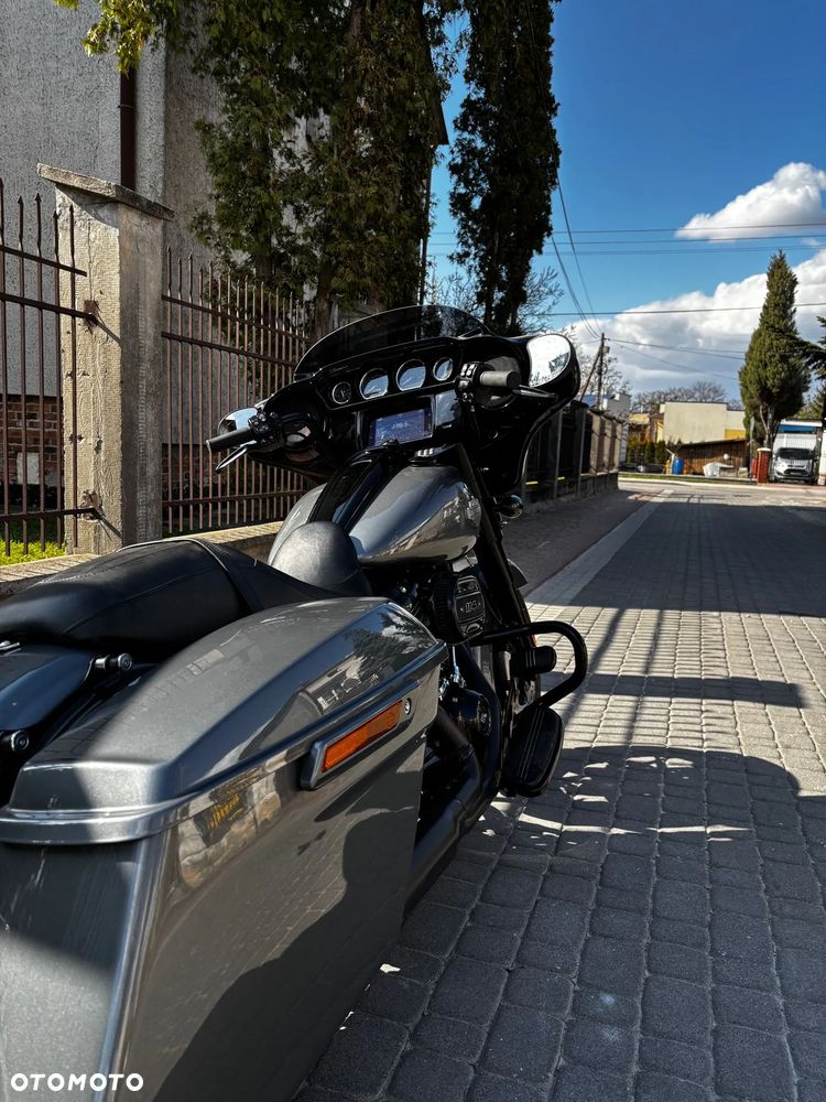 Harley-Davidson Touring Street Glide - 11