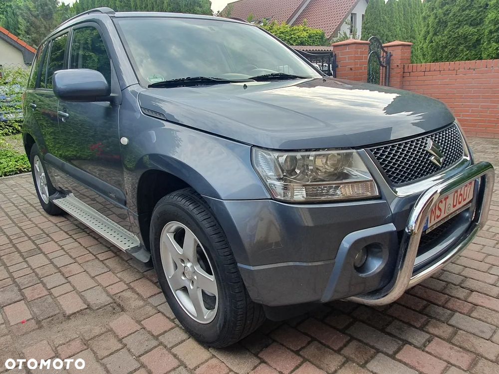 Suzuki Grand Vitara 2.0 Comfort + Family - 8
