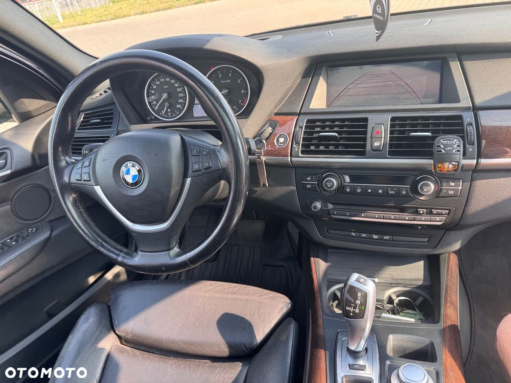 BMW X5 4.8i xDrive - 8