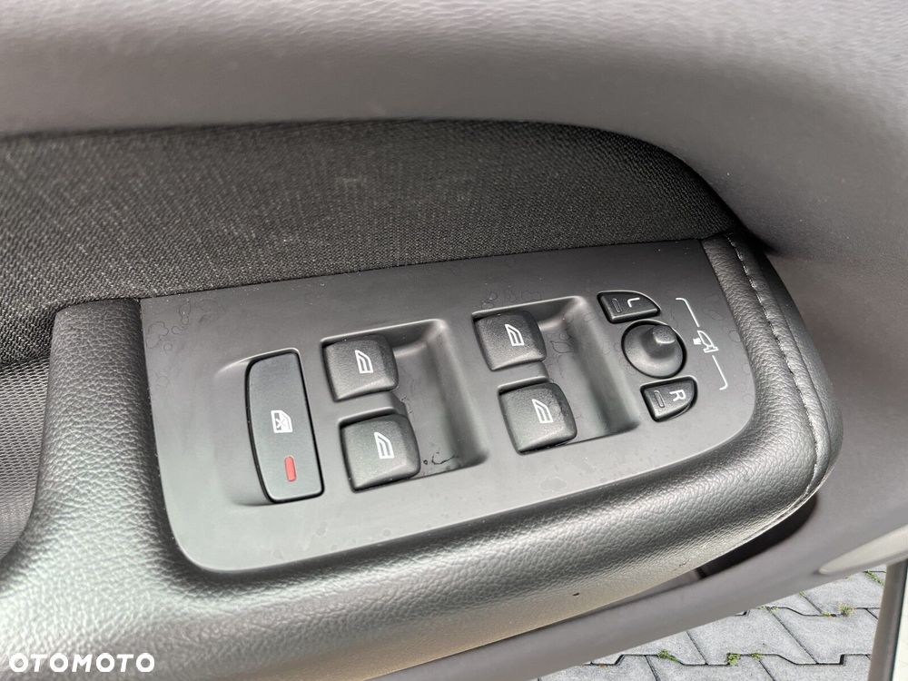 Volvo XC 60 B4 B Momentum - 11