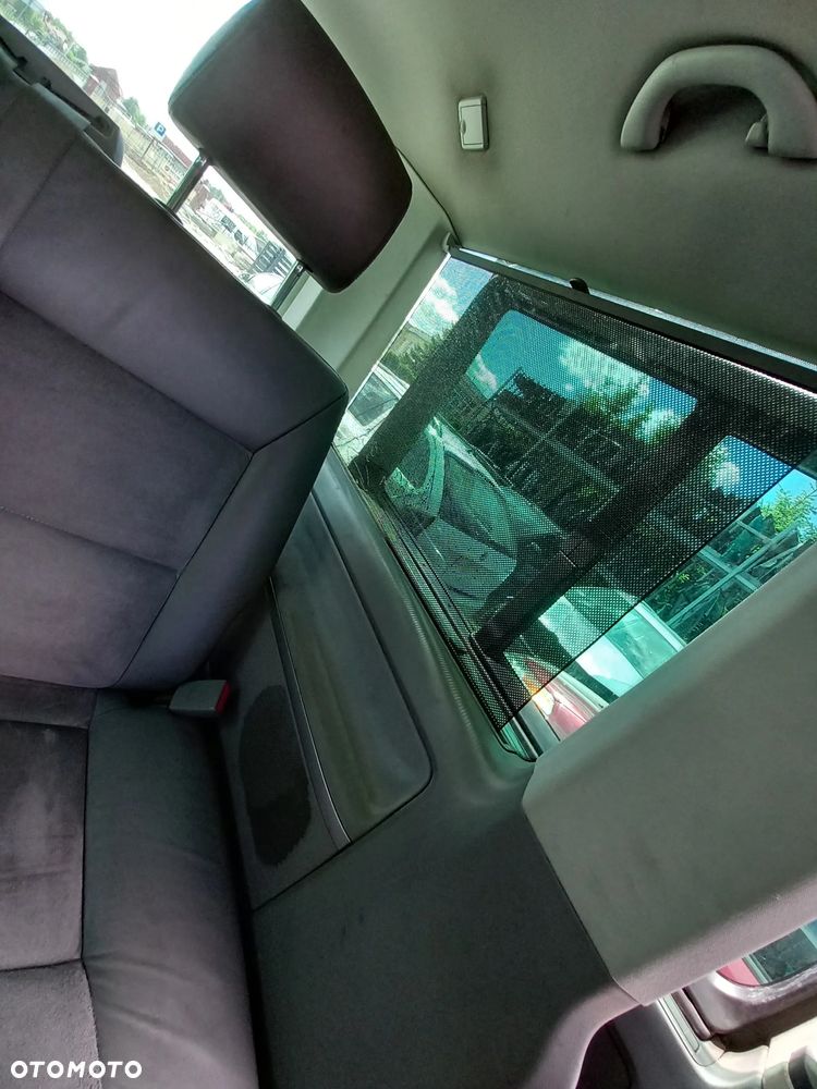 VW TRANSPORTER T5 MULTIVAN KOMPLETNA PRZEKŁADKA FOTELI DYWANÓW PODSUFITKI BOCZKI SŁUPKI NA MULTIVAN KOMPLET Z STOLIKIEM I ROLETĄ SKÓRA ALCANTARA - 10