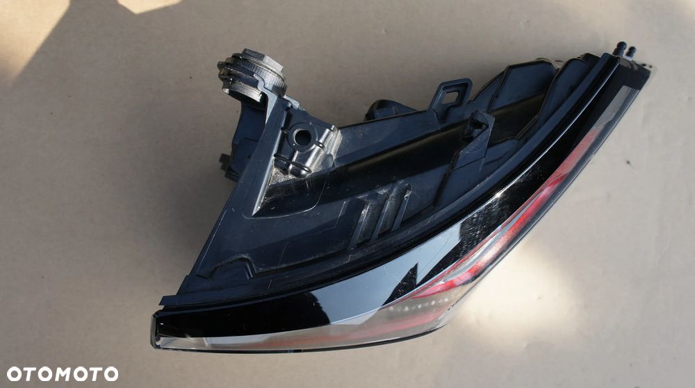 TYLNA LEWA PRAWA LAMPA VW GOLF VIII LIFT IQ LIGHT 5H0 - 12