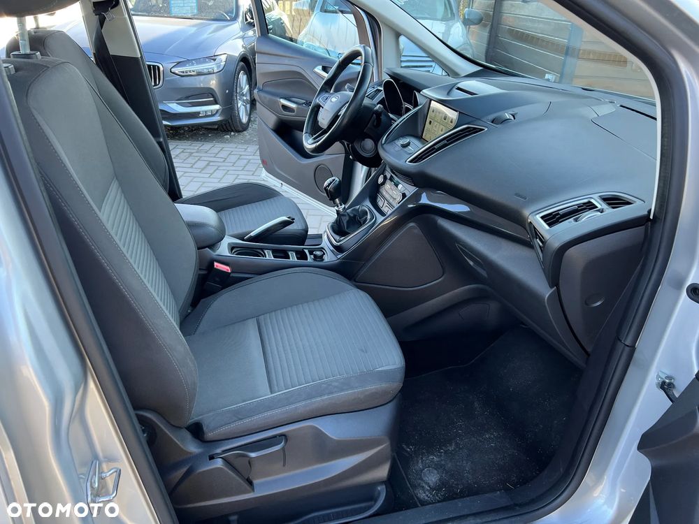 Ford Grand C-MAX - 22